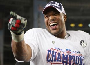 GLENDALE, AZ - FEBRUARY 03: Defensive end Michael Strahan #92 of the New York Giants celebrates after defeating the New England Patriots 17-14 during Super Bowl XLII on February 3, 2008 at the University of Phoenix Stadium in Glendale, Arizona. (Photo by Harry How/Getty Images)
